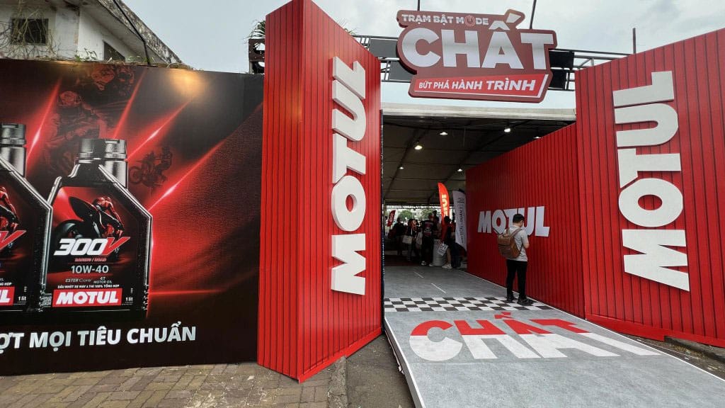 Hình ảnh Motul 300V 10W40 trong chương trình ưu đãi dành cho biker