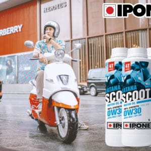 Alternative view of Ipone Katana Scoot 0W30