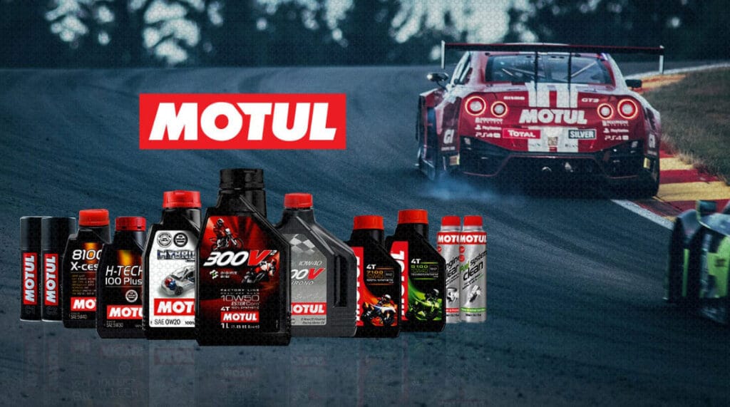 Motul 300V 10W40 giúp động cơ vận hành êm ái, bền bỉ hơn